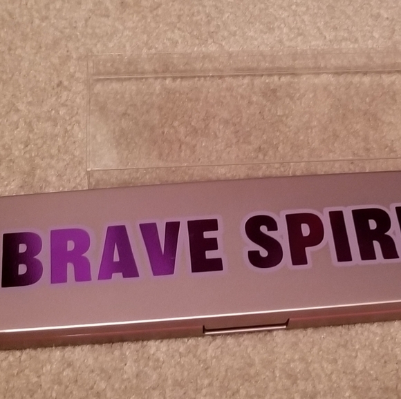 *FREE* NWT Makeup Revolution Brave Spirit Eye Shadow Palette - Picture 5 of 7